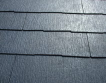 タスペーサー：平板スレート屋根再生塗装時の縁切り部材邸のBefore（施工前）の様子
